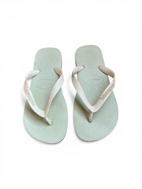 Havaianas light green flip flops size 6